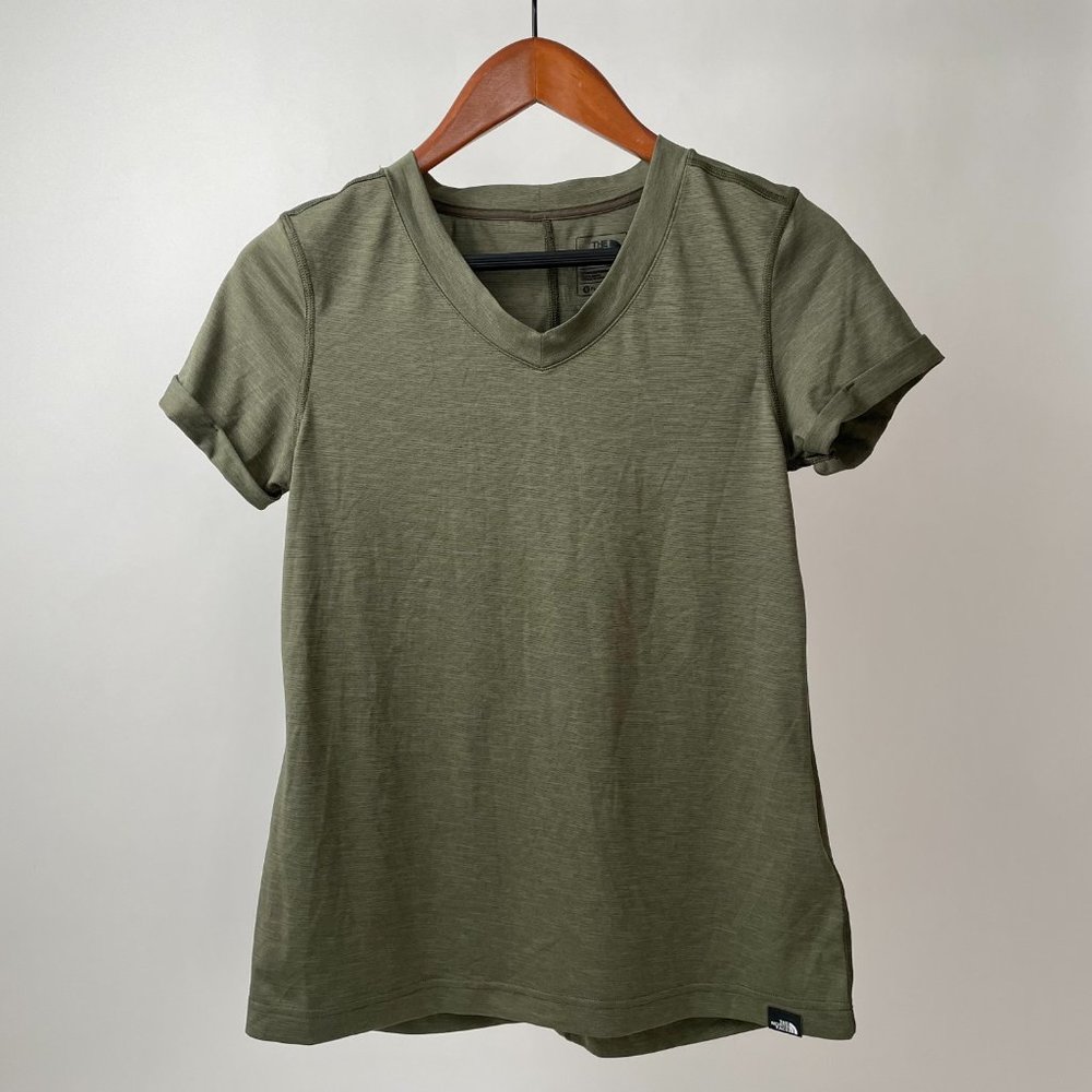 The North Face Flash Dry V Neck Tee, Cap Sleeves, Sage Green, Size S